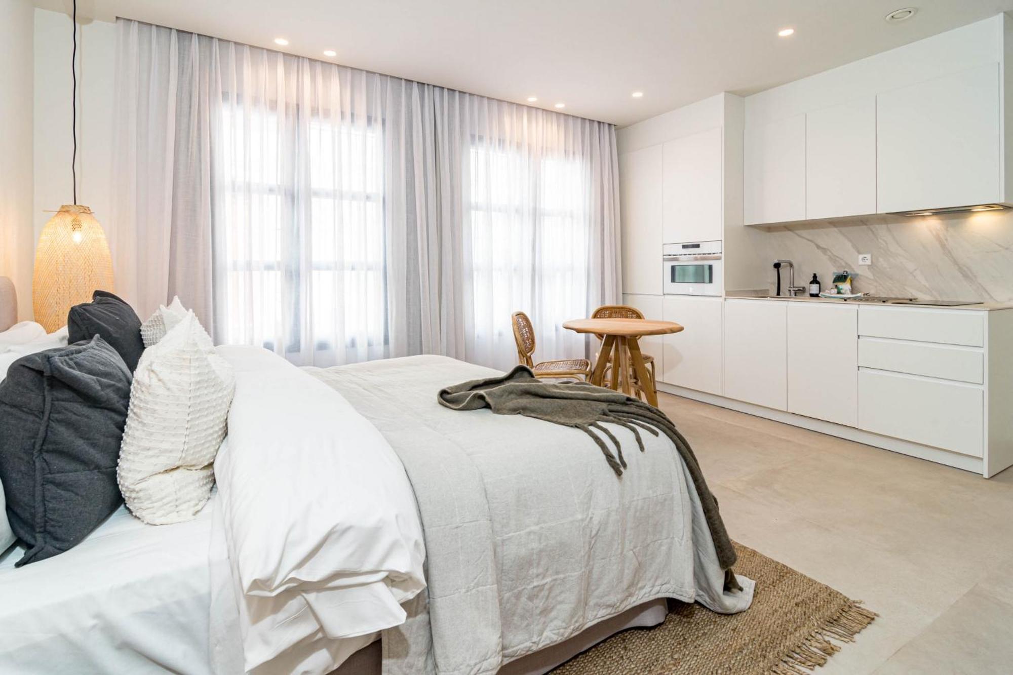 Seaclub Suites 에스테포나 외부 사진