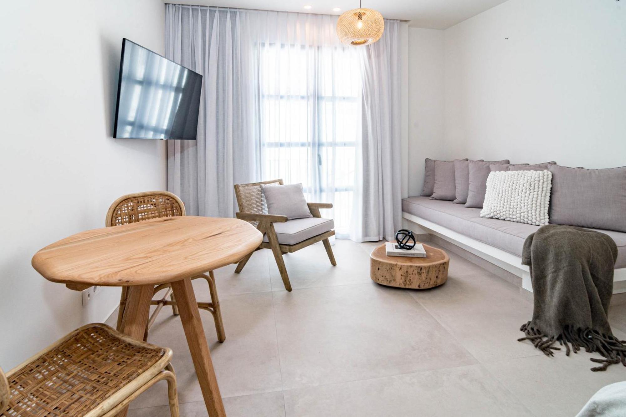 Seaclub Suites 에스테포나 외부 사진